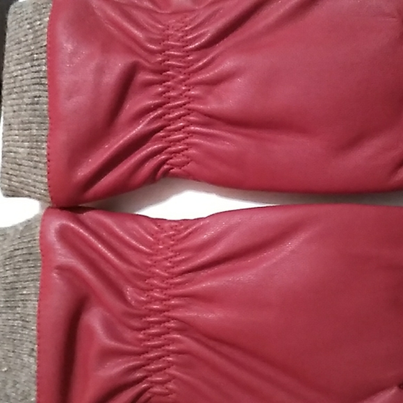 Ladies Gloves - Picture 2 of 5